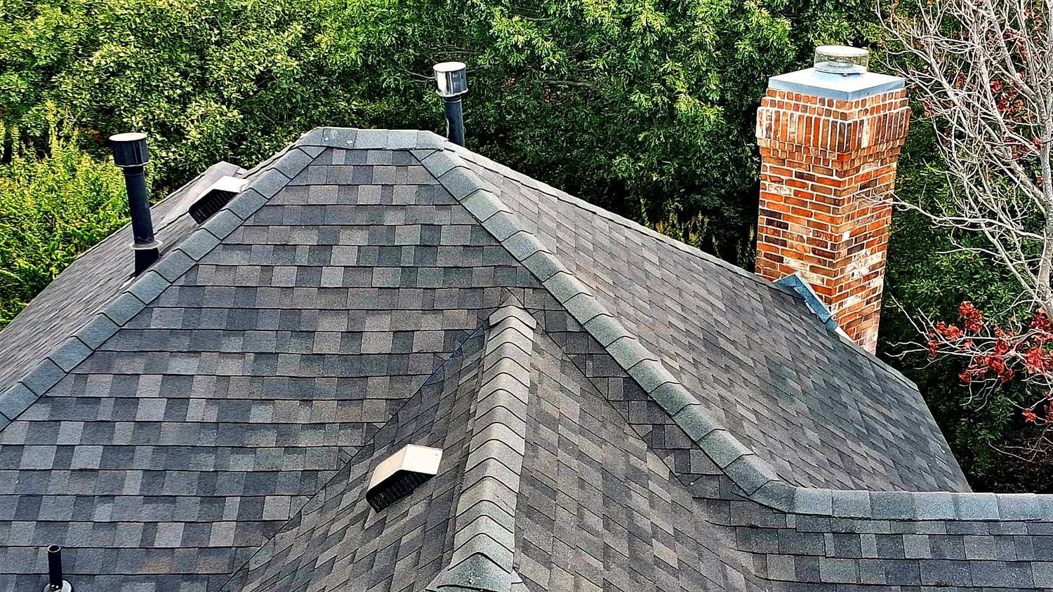 Drone inspection: close pass over slopes and penetrations